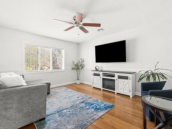 4th image of 305 Salem St APT 203