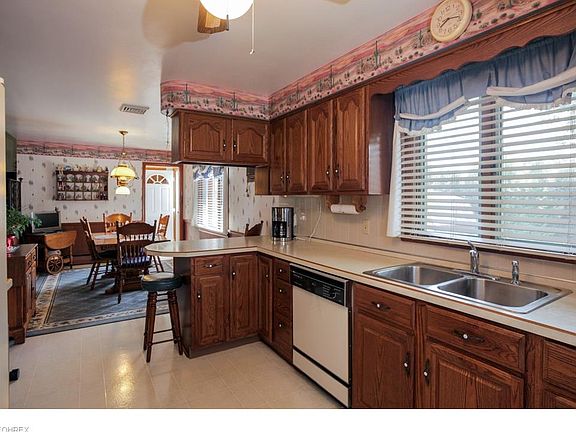 5th image of 4485 Woodridge Dr
