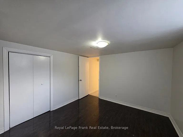 44 Billingsgate Cres — Photo 11
