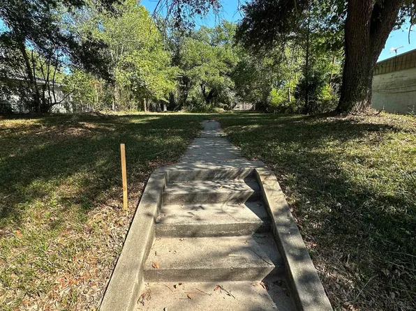 438 S Center St, Longview, TX 75601