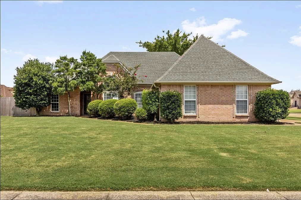 3 bed, 2.0 bath, $1,355 — Photo 1
