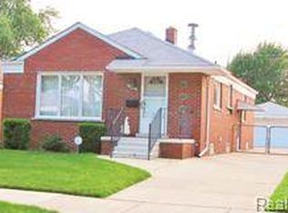 25515 Ursuline St, Saint Clair Shores, MI