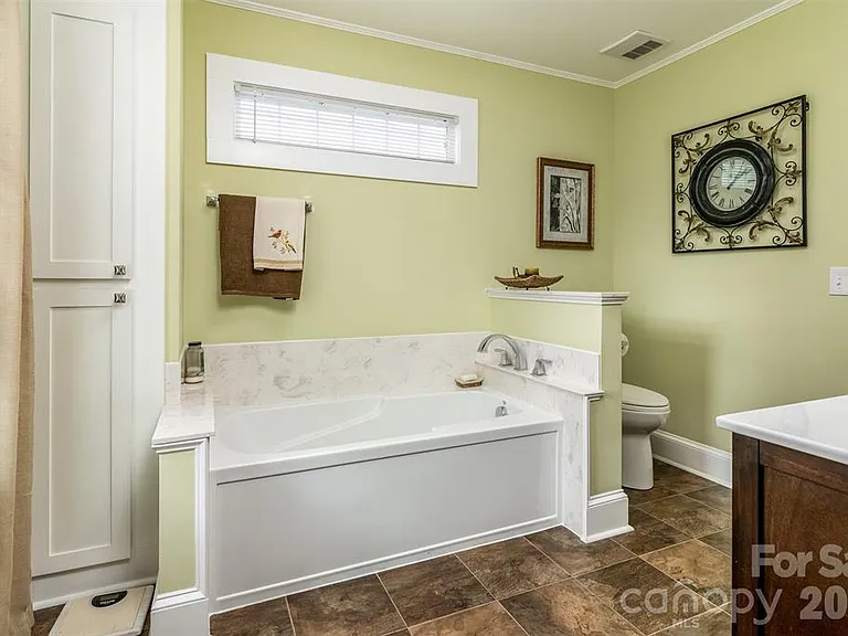 1004 Valley St — Photo 11