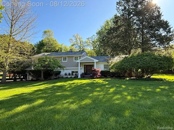 5523 Crabtree Rd, Bloomfield Hills, MI 48301