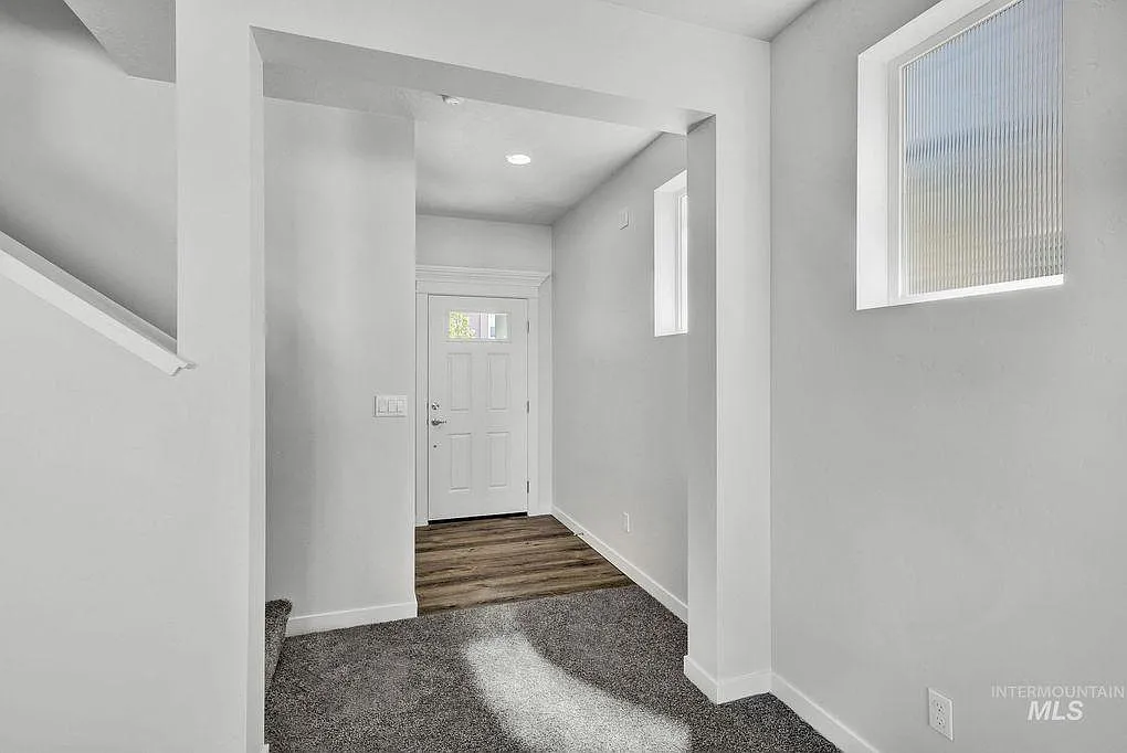 4 bed, 1962 sqft, $2,500 — Photo 3