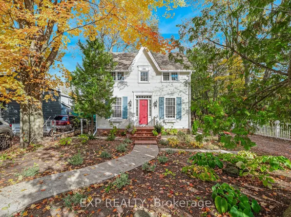 9 Turner St, Georgina, ON L4P 3C8