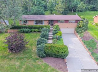2466 Huntington Dr, Upper St Clair, PA 15241