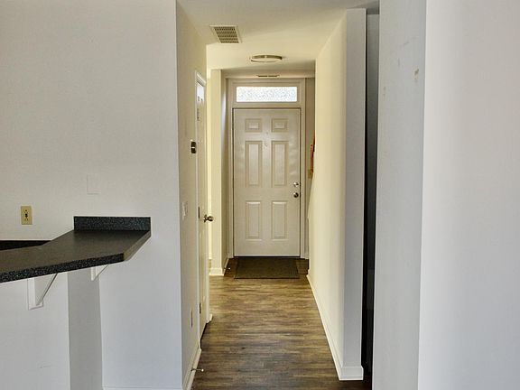 3rd image of 313 Bainbridge Dr APT C