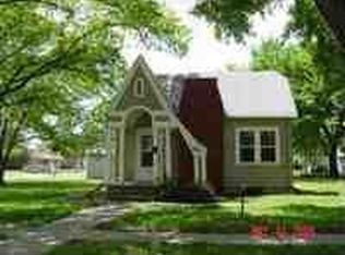 425 Locust St, Halstead, KS 67056