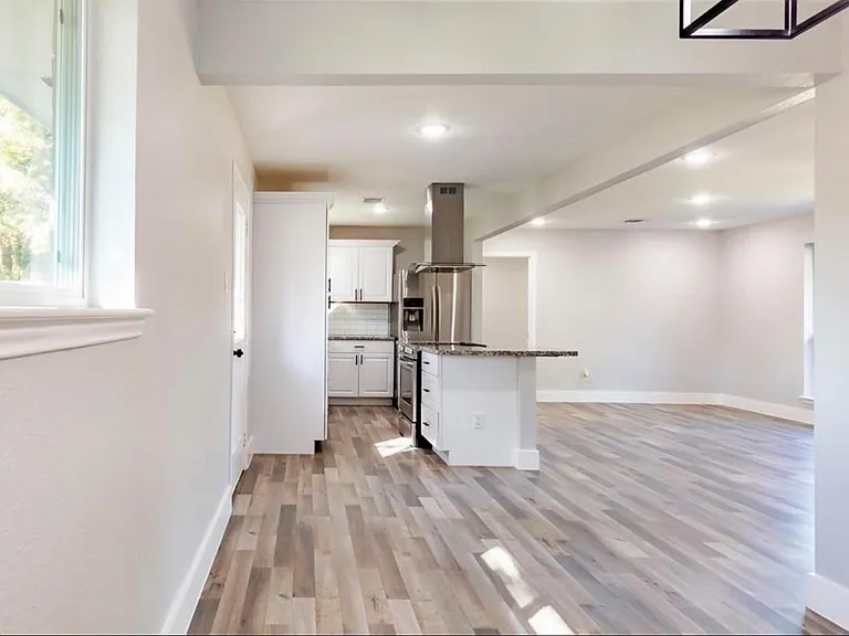 9807 Jaywood Dr — Photo 12