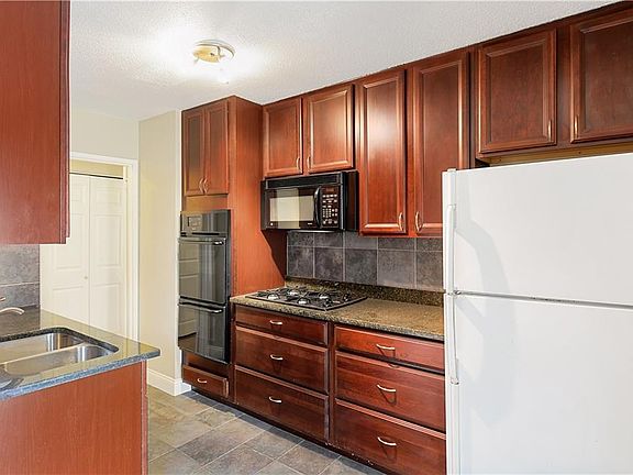 2nd image of 3333 Henry Hudson Pkwy APT 2W
