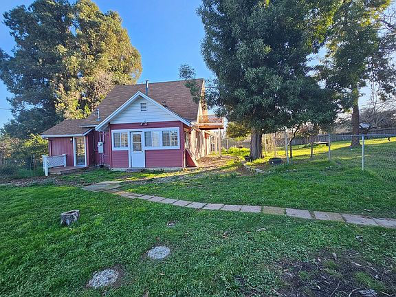 3rd image of 520 Margot Ln