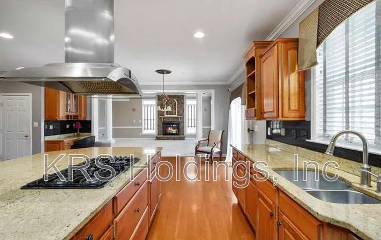 159 Sanford Ferry Ct — Photo 10