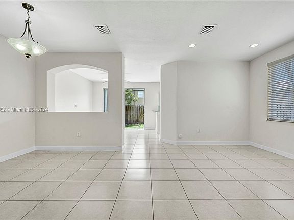 4th image of 2554 SE 13th Ct