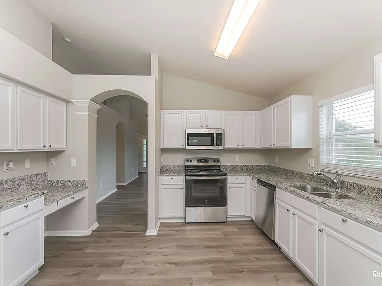 31124 Hannigan Pl — Photo 2