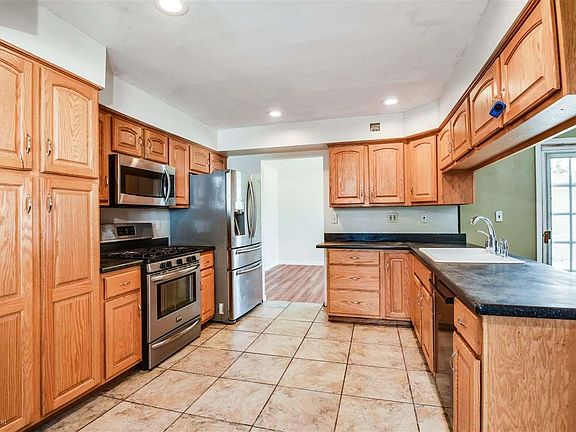 3rd image of 20513 Lawndale St