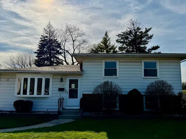 17526 Shirley Dr, Lansing, IL 60438