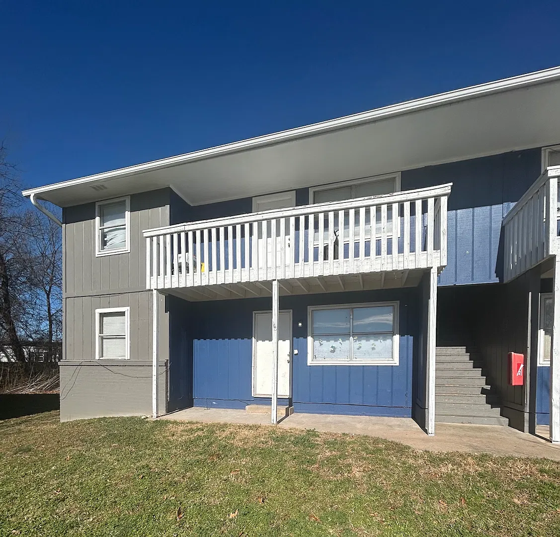1602-1605 Juniper Circle — Photo 1
