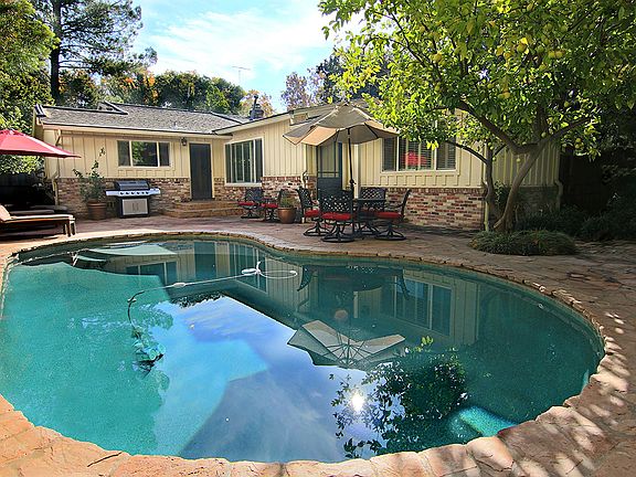 4th image of 1545 38th St