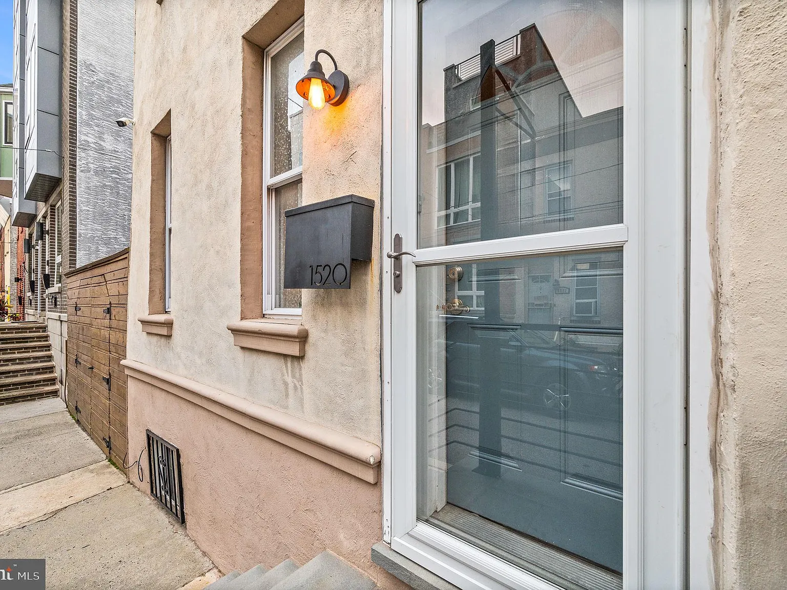 3 bed, 1.5 bath, 1000 sqft, $2,550 — Photo 2