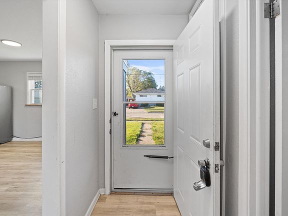 4th image of 2827 126th St