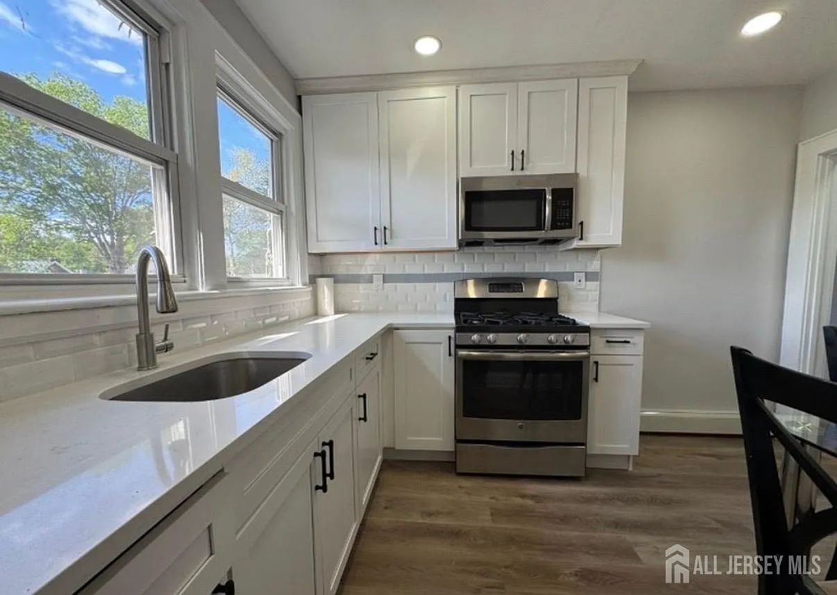 1 bed, 1.0 bath, $2,000 — Photo 1
