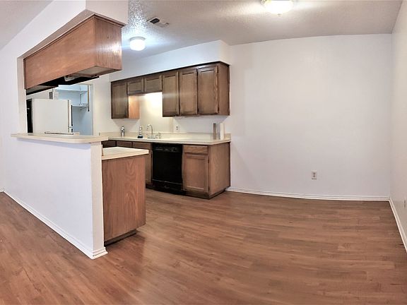 5th image of 1063 Irene St