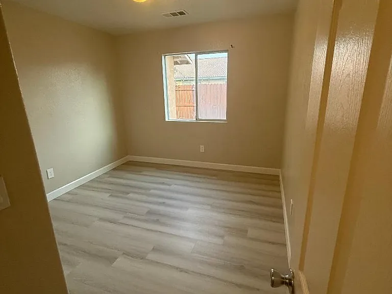 701 E Rivera Ave — Photo 7