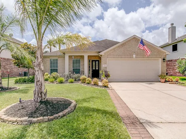 2113 Goldfinch Ln, League City, TX 77573