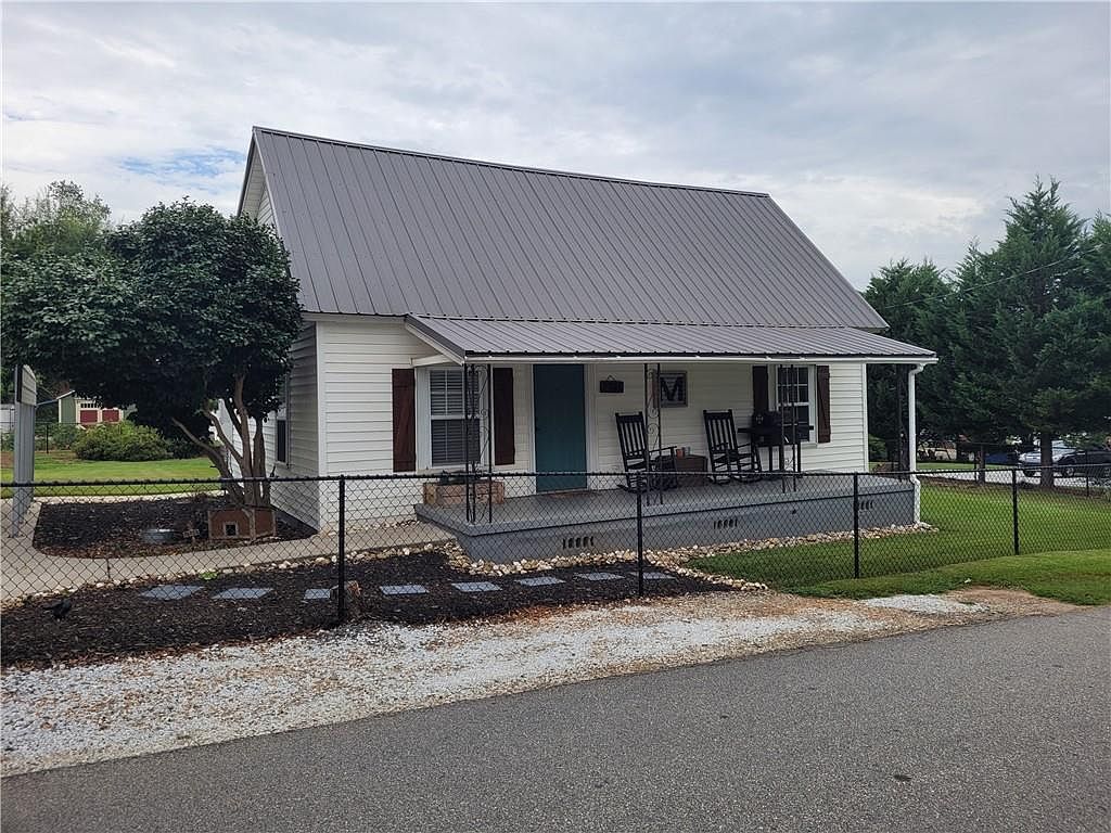 2706 E Powell St, Seneca, SC 29678 Zillow