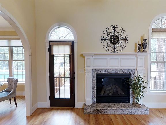 4th image of 228 Claiborne Ct