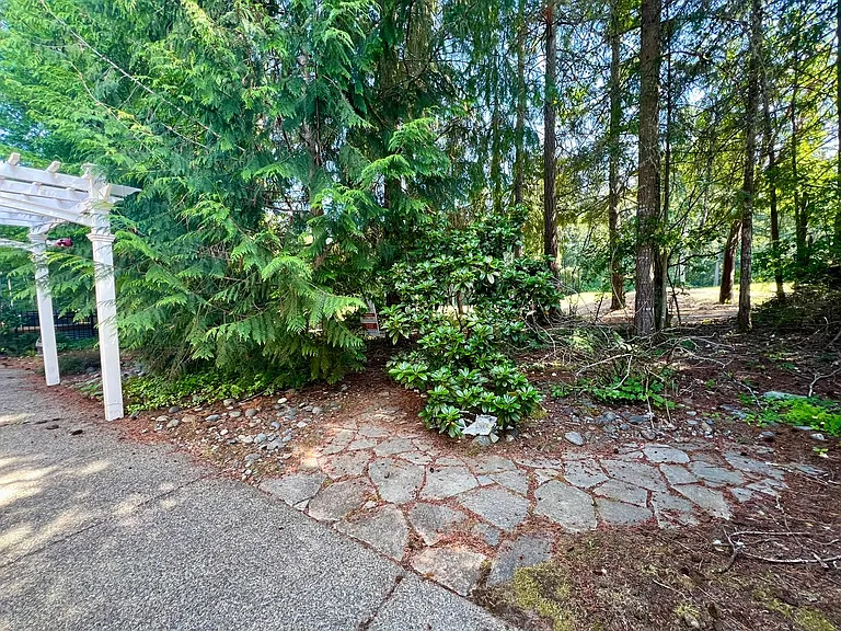 3875 Cameron Dr NE — Photo 36