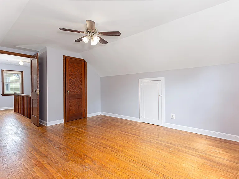 296 Birdseye St — Photo 15