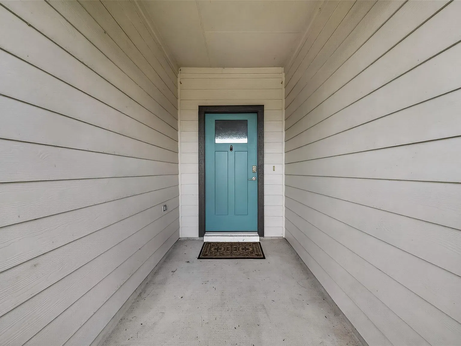 4 bed, 2.0 bath, 2067 sqft, $2,399 — Photo 4