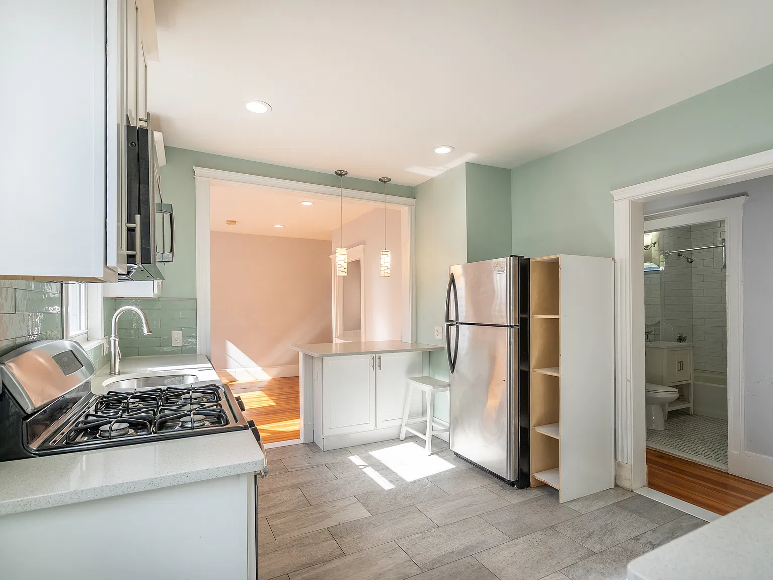 4 bed, $3,400 — Photo 4
