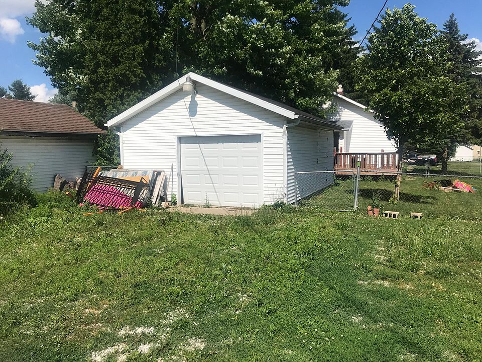 2nd image of 712 Leonard St