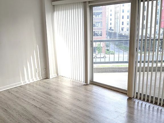 4th image of 900 19th Ave S APT 704