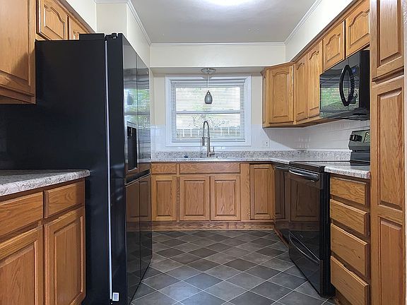 2nd image of 705 Albert St