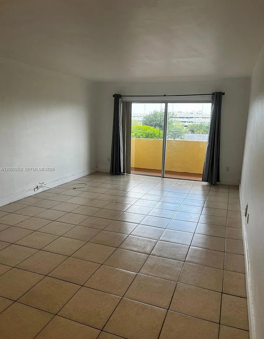 Village At Dadeland Condo — Photo 4