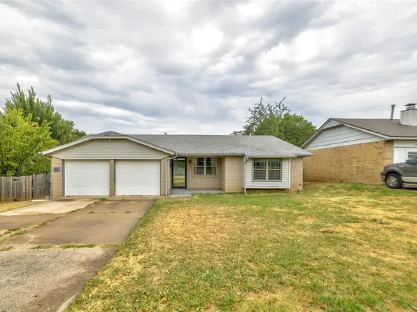 628 Baer Dr, Moore, OK 73160