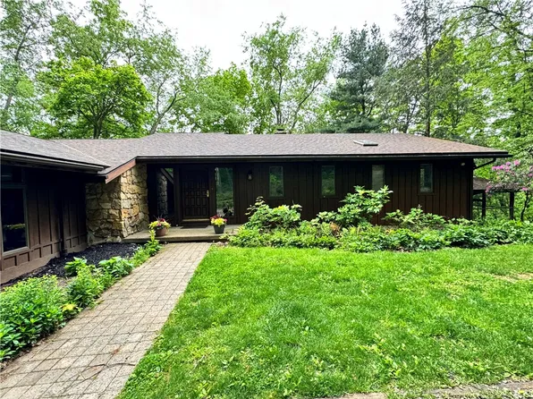 125 Tall Oaks Ln, New Kensington, PA 15068