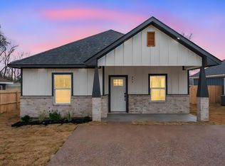 203 Lock Ln, Bryan, TX 77803