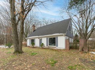 4240 Oakland Dr, Kalamazoo, MI 49008