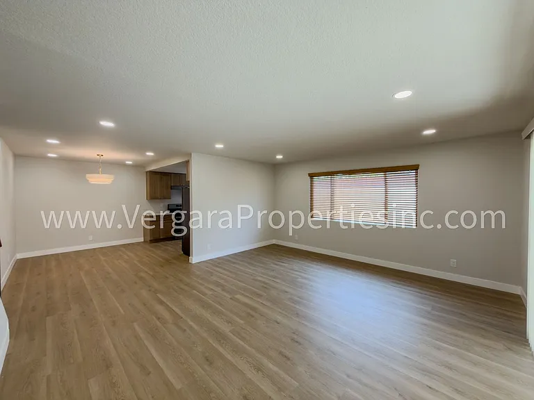 1136 Gian Dr — Photo 4
