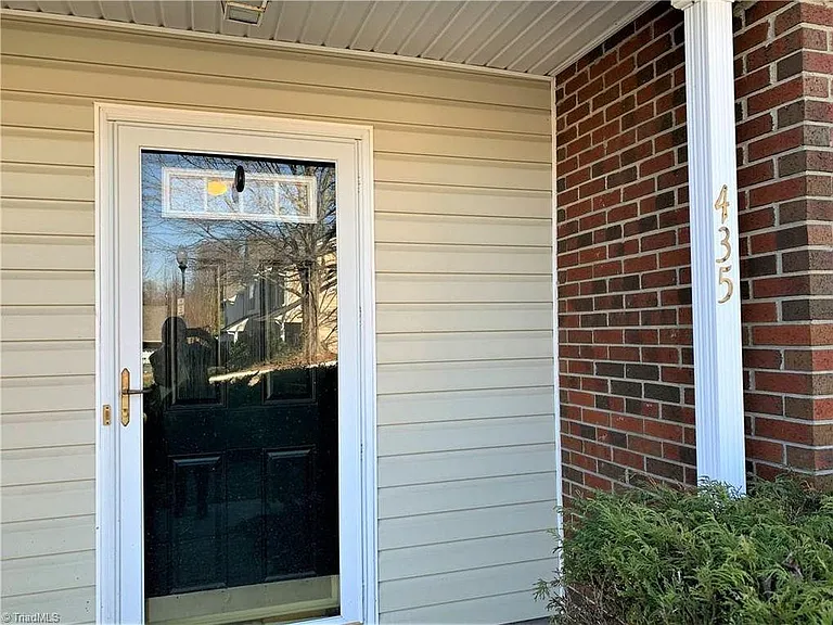 435 Luzelle Dr #435 — Photo 2