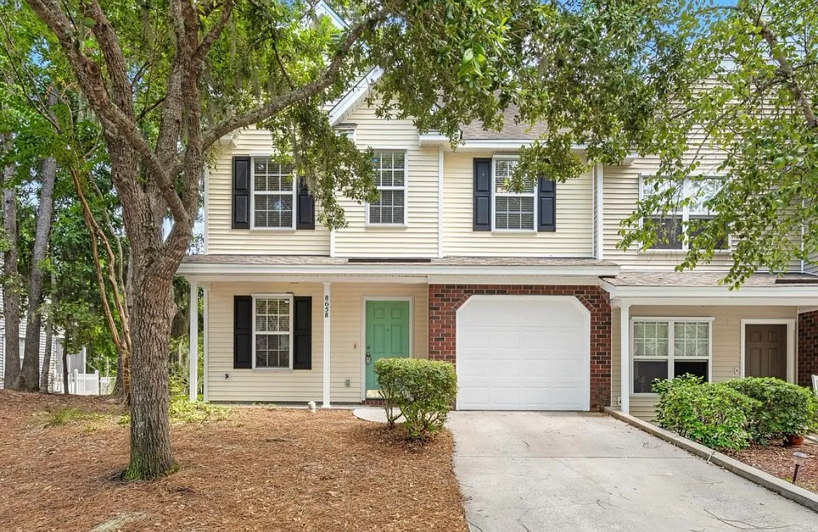 3 bed, 2.5 bath, 1600 sqft, $2,800 — Photo 1