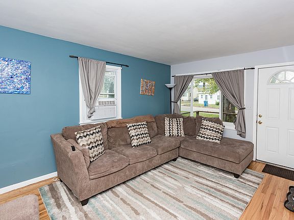3rd image of 3254 Lombard St SW