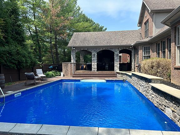 5th image of 1209 Birmingham Ln