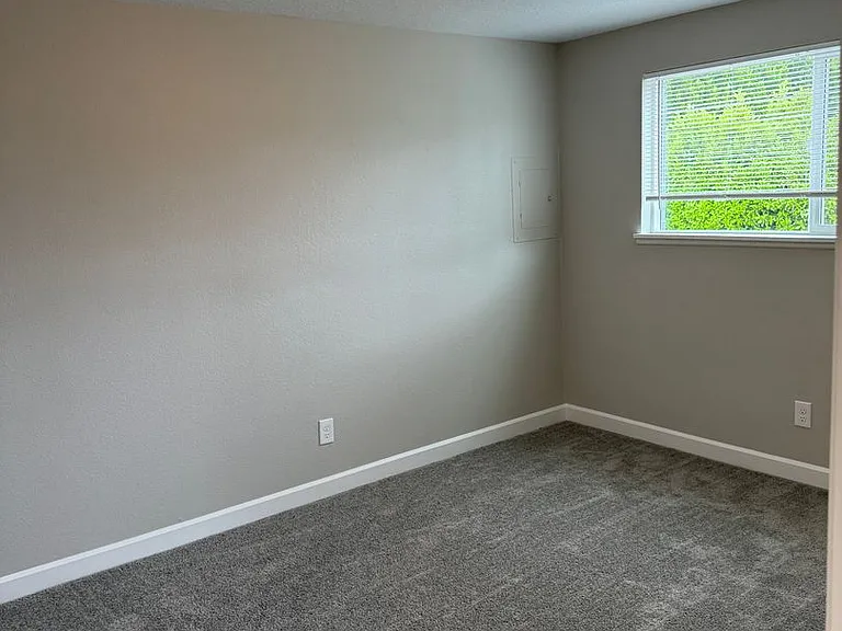 MAC CITY APARTMENTS — Photo 25