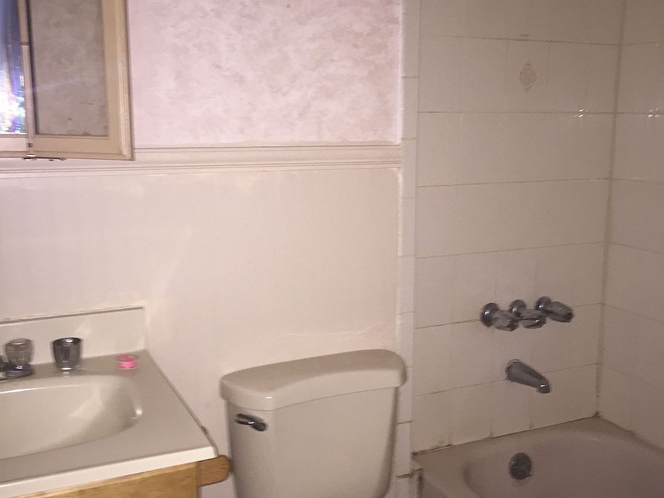 2nd image of 2177 W 8th St #2177